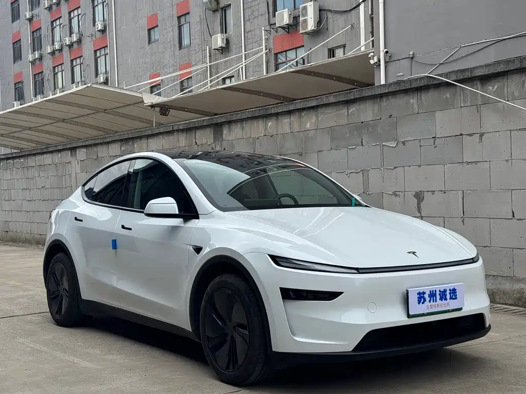 Tesla Model Y 2025