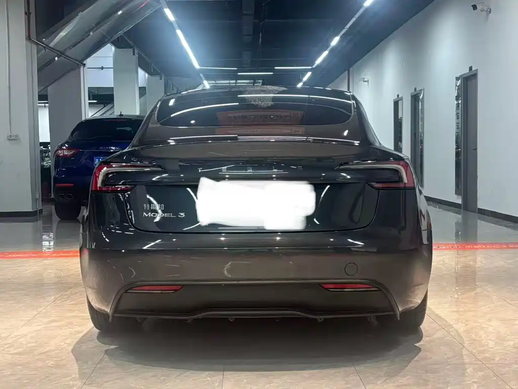 Tesla Model 3 2024