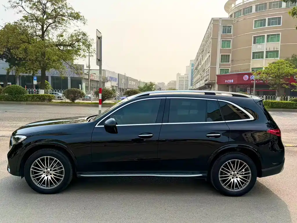 Mercedes-Benz GLC 2025