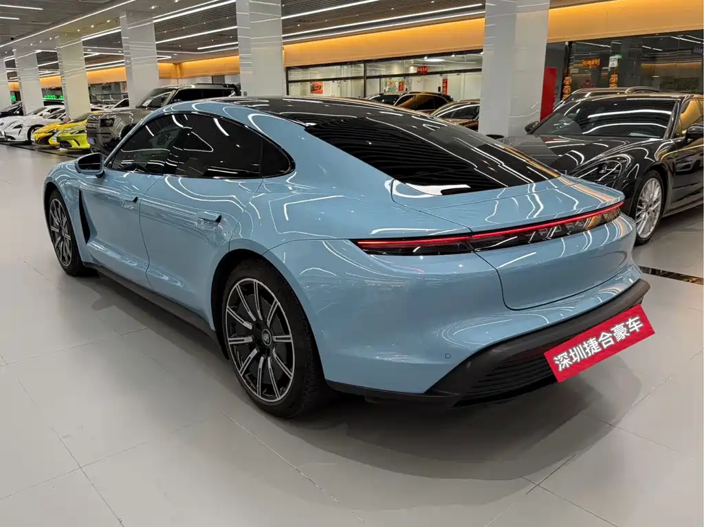 Porsche Taycan 2022