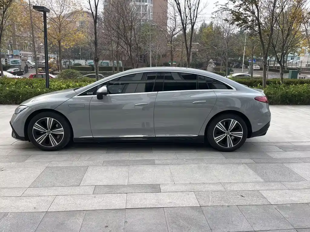 Mercedes-Benz EQE 2024