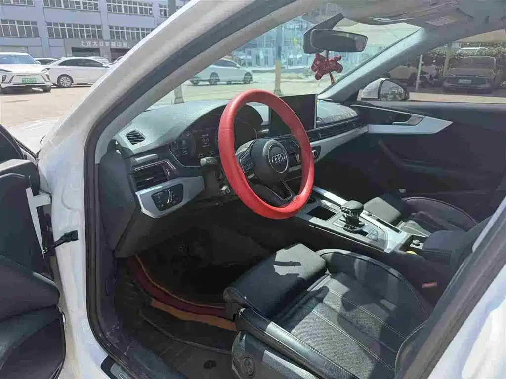 Audi A4 2023