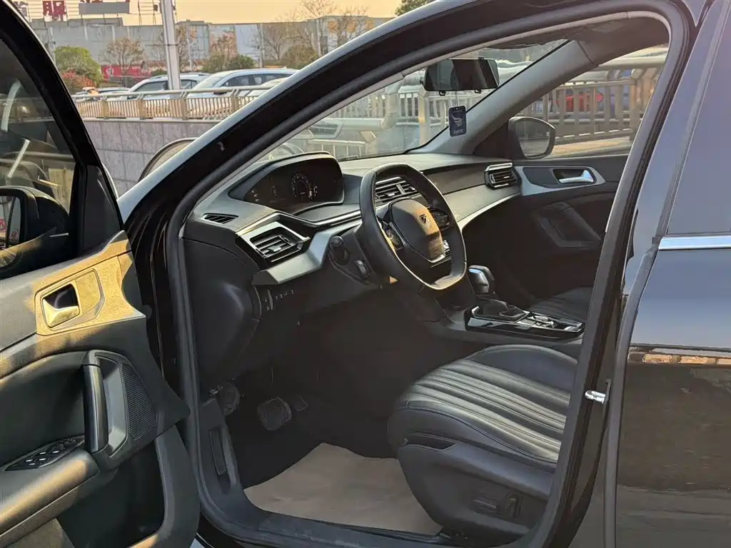 Peugeot 408 2023
