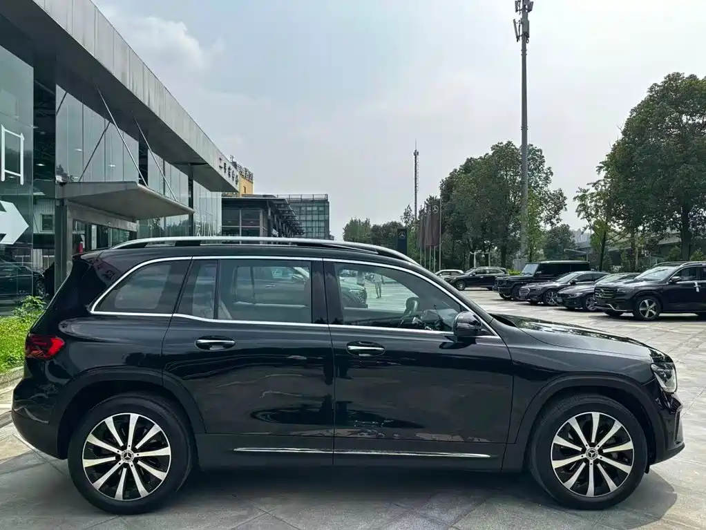 Mercedes-Benz GLB 2024