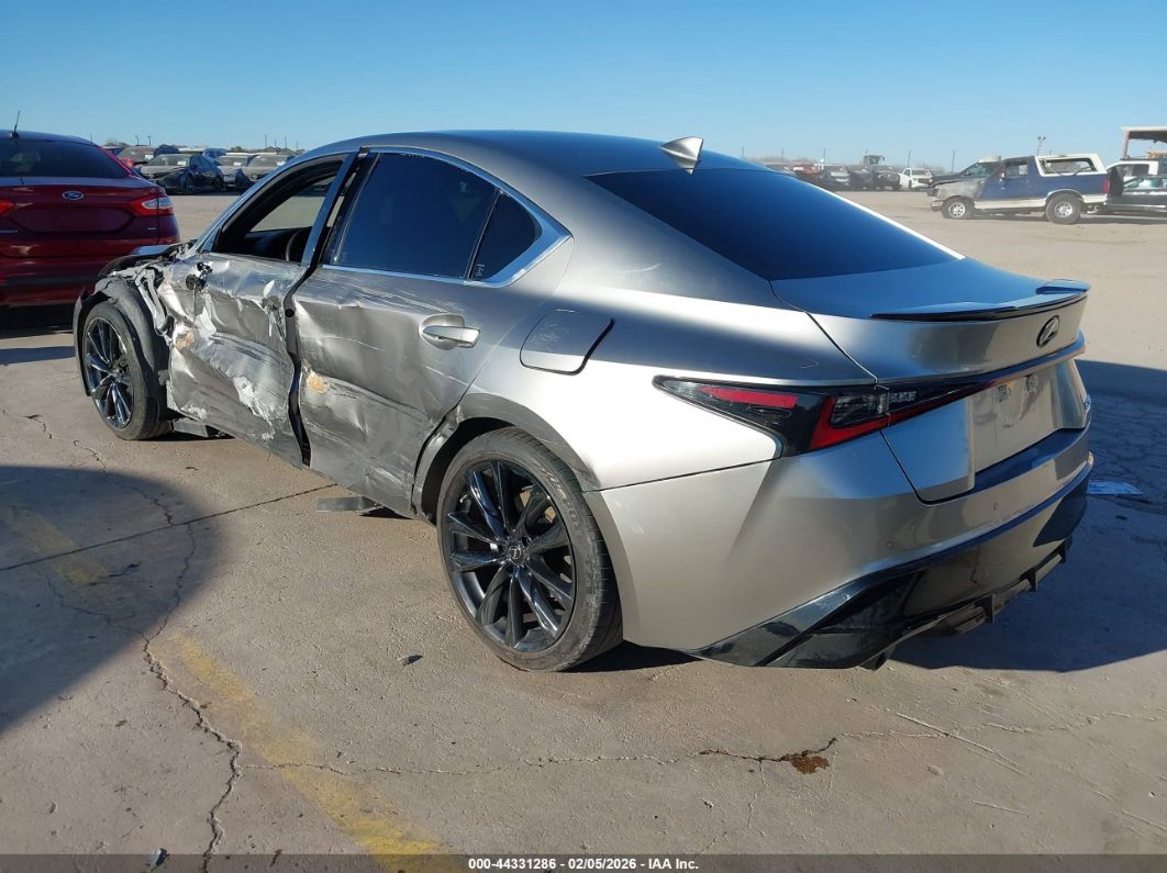 Lexus IS 2022