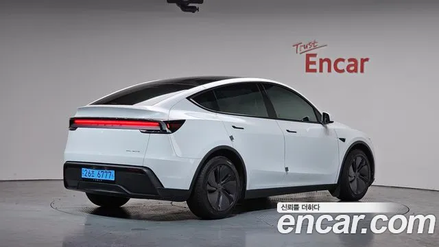 Tesla Model Y 2025