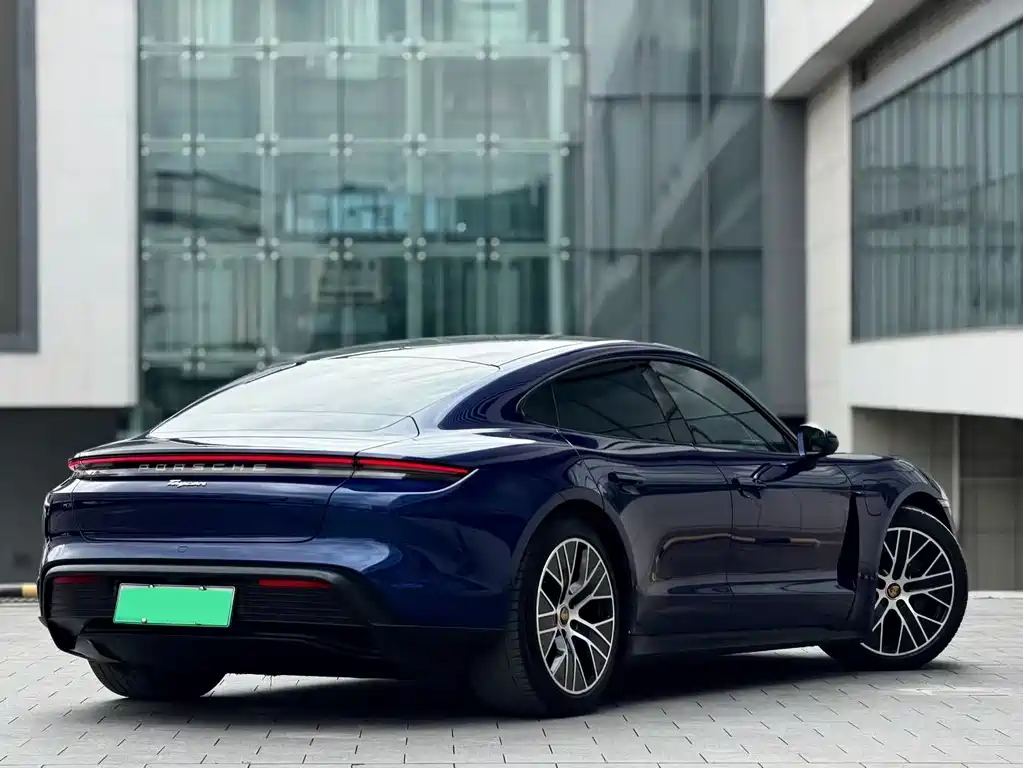 Porsche Taycan 2021