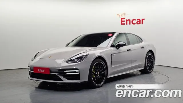 Porsche Panamera 2021