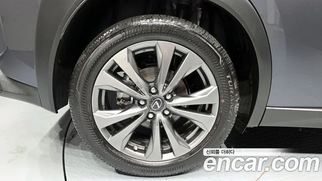 Lexus UX 2023