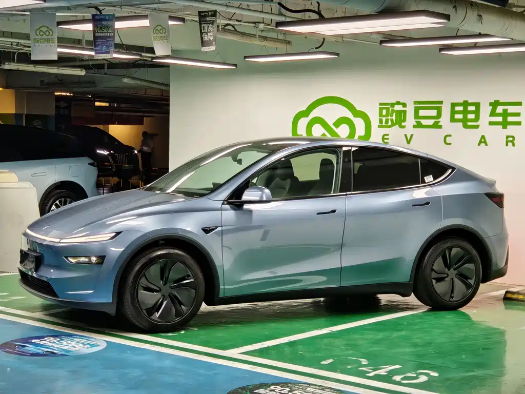 Tesla Model Y 2025