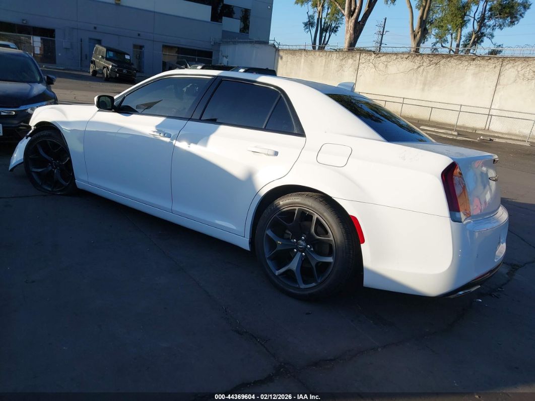 Chrysler 300 2022
