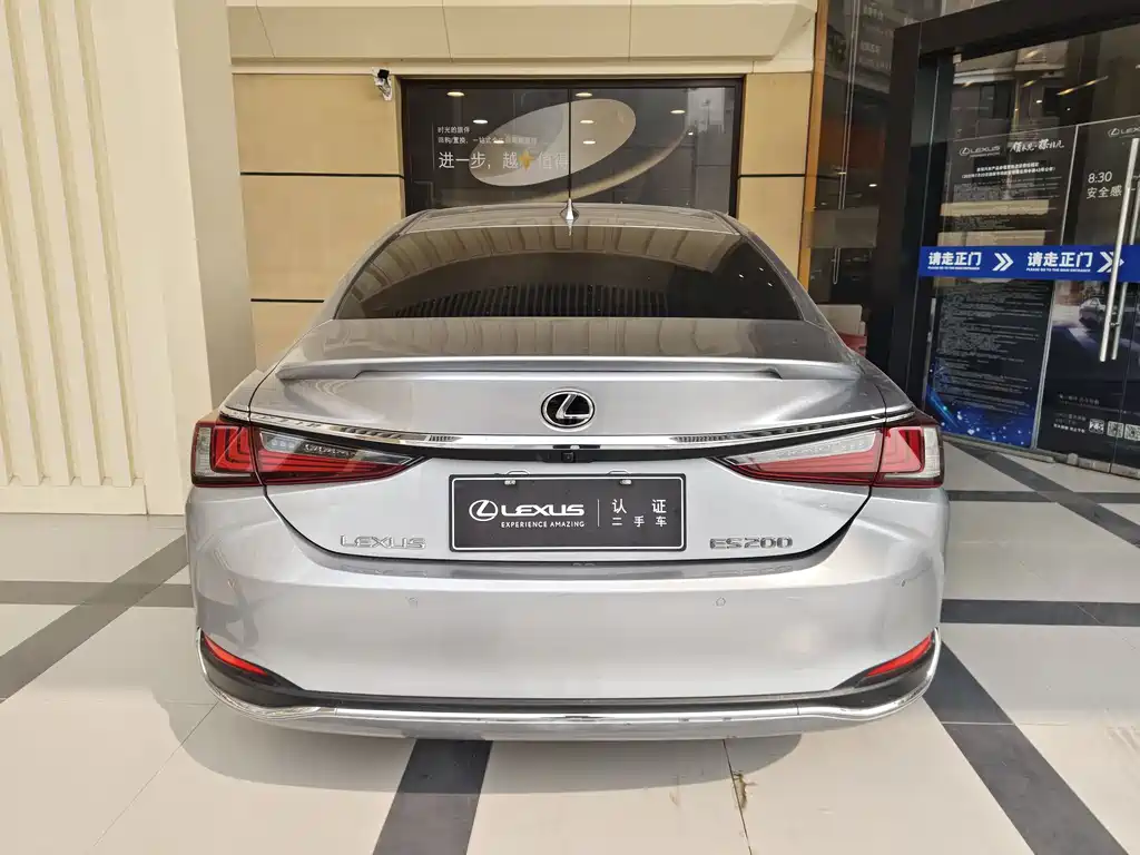 Lexus ES 2022