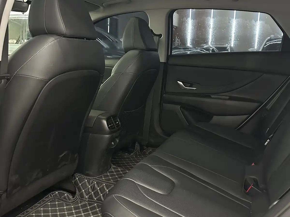 Hyundai Elantra 2025