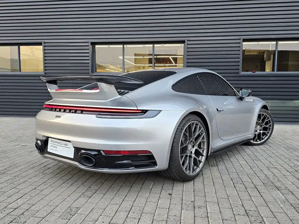 Porsche 911 2025