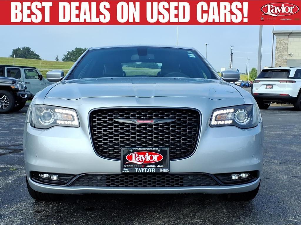 Chrysler 300 2023