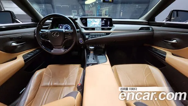 Lexus ES 2021