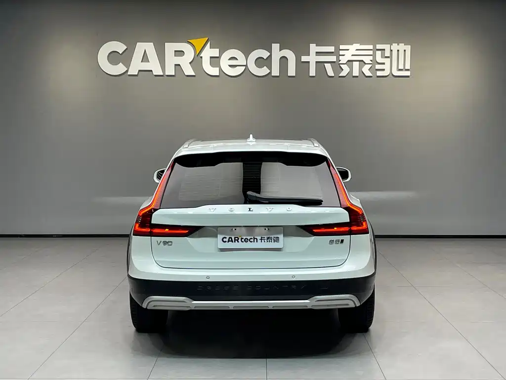 Volvo V90 2022