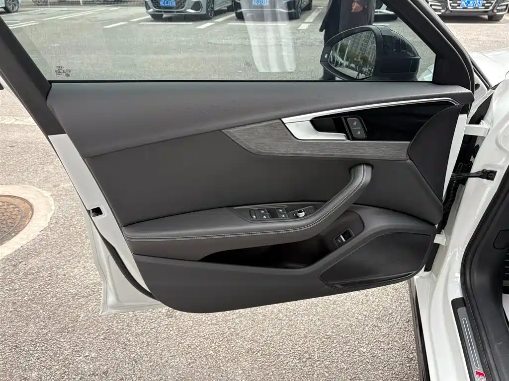 Audi A4 2023