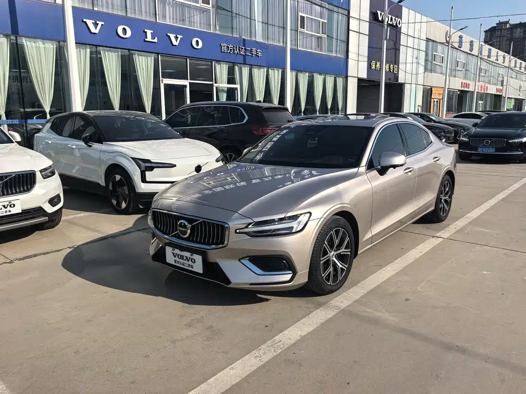Volvo S60 2023
