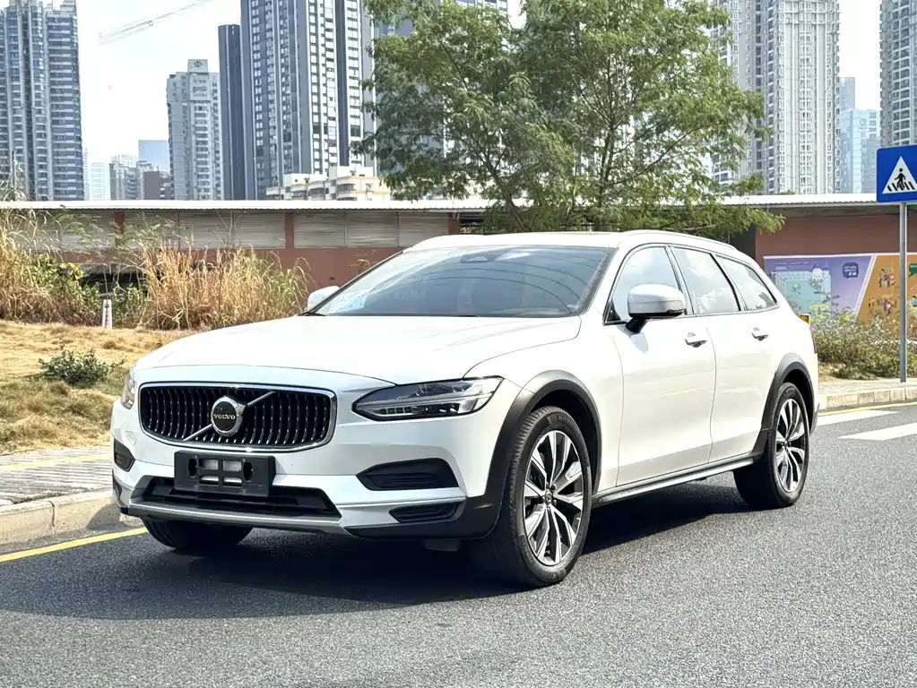Volvo V90 2023