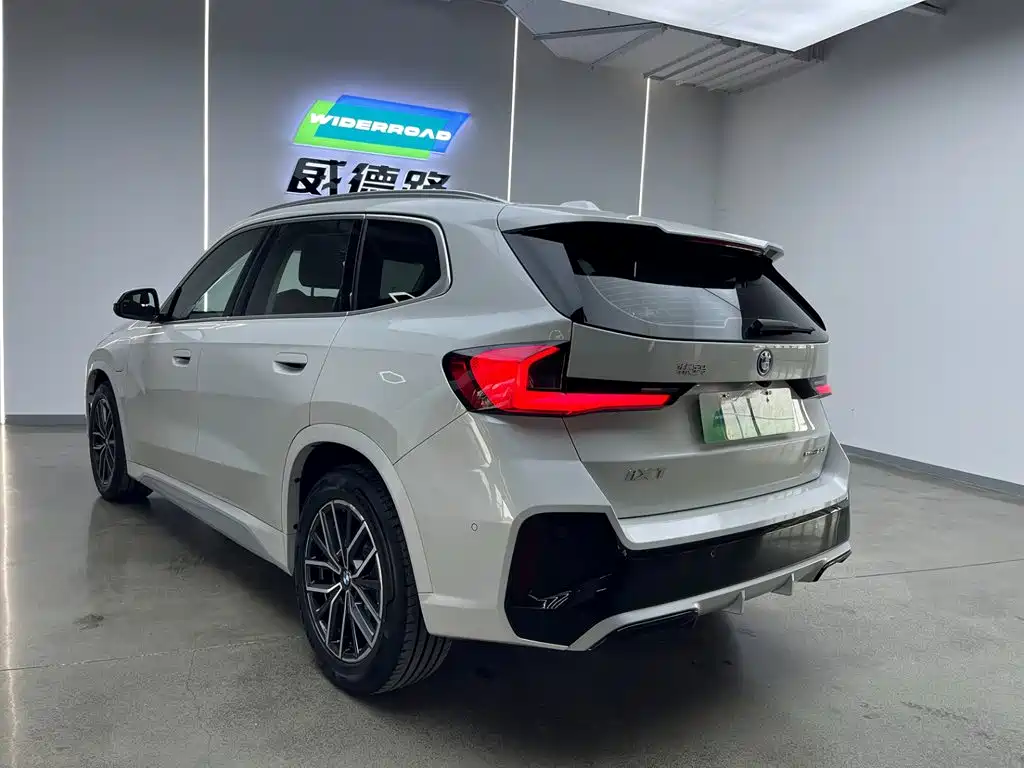 BMW iX1 2025