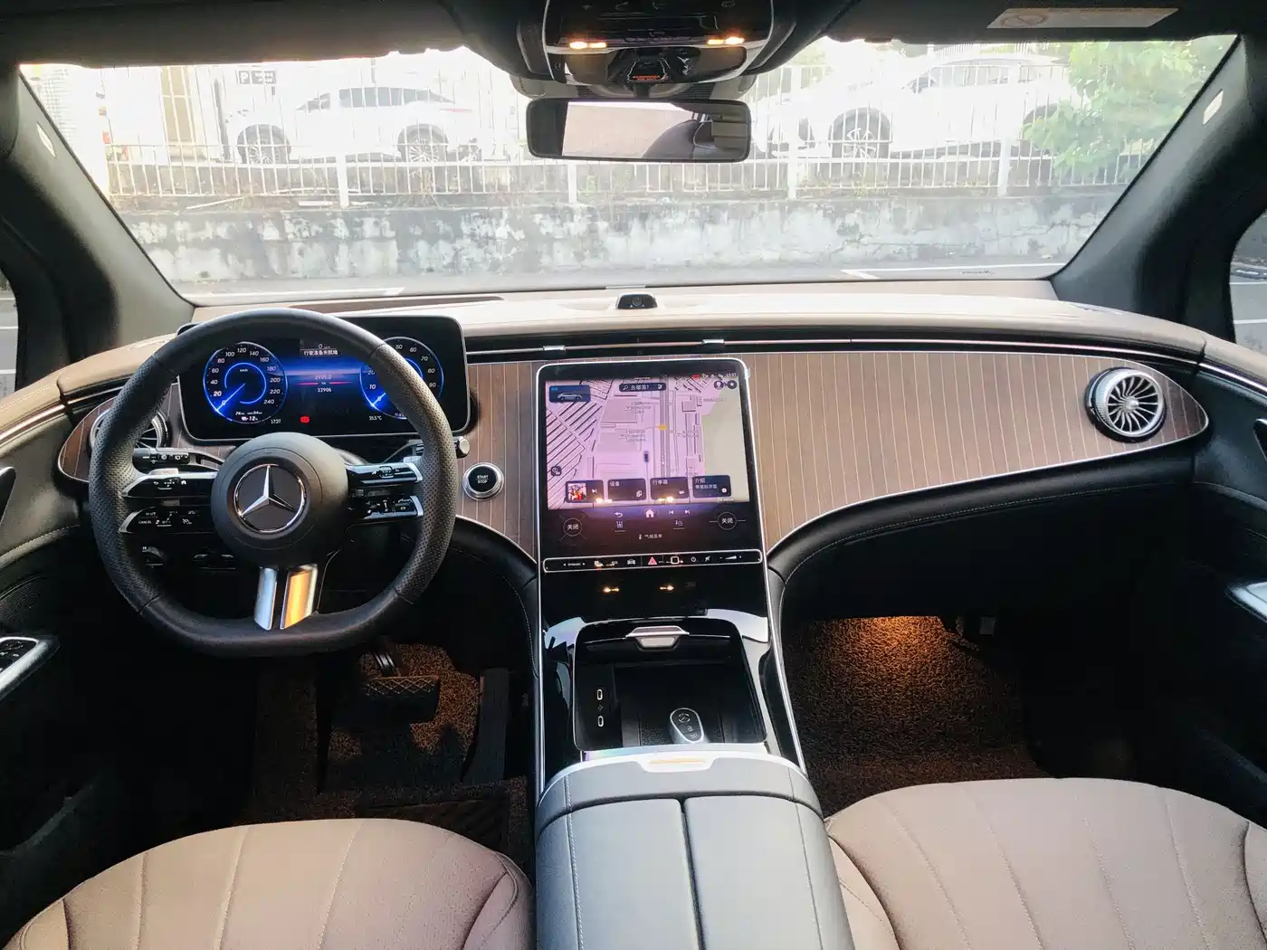 Mercedes-Benz EQE SUV 2025