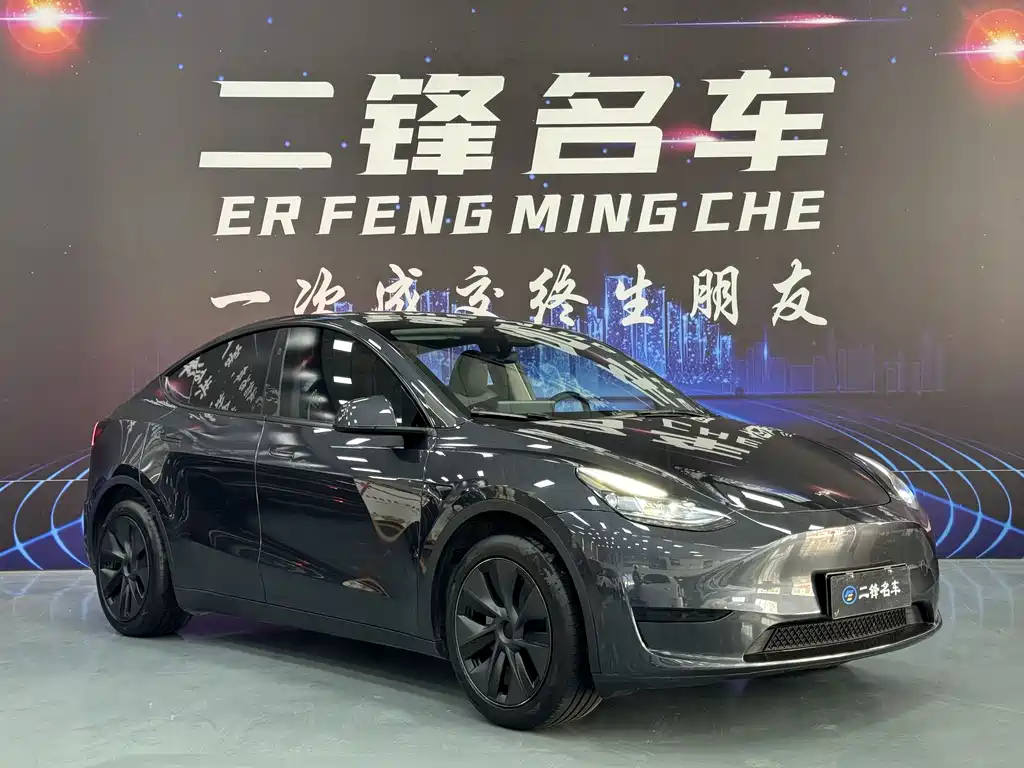 Tesla Model Y 2024