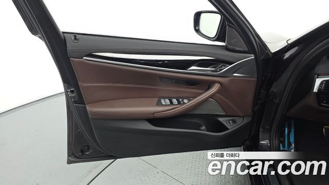 BMW 5 серии 2023