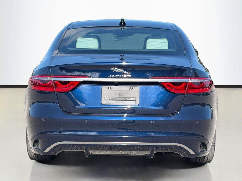 Jaguar XF 2024