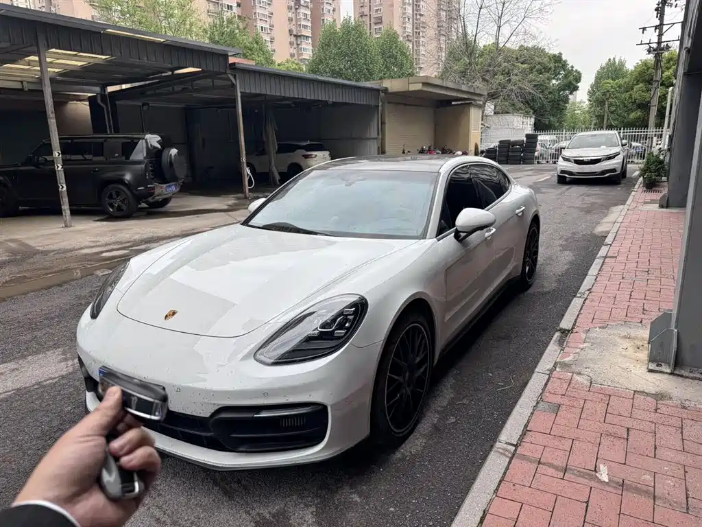 Porsche Panamera 2023