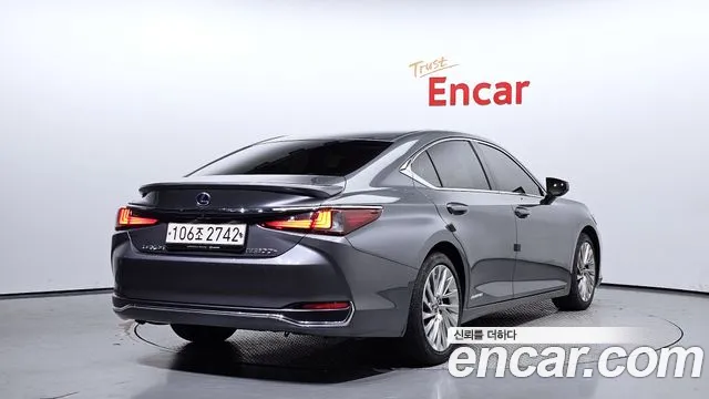 Lexus ES 2020