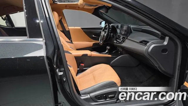 Lexus ES 2022