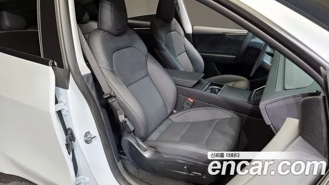 Tesla Model Y 2025