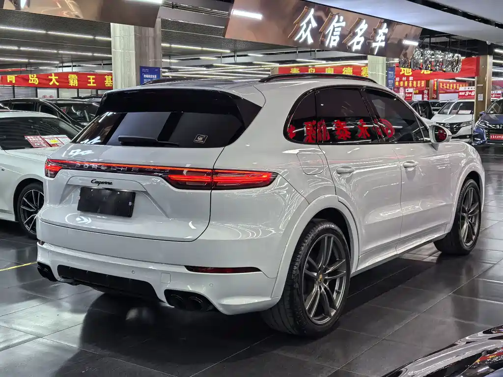 Porsche Cayenne 2022