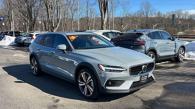 Volvo V60 Cross Country 2025