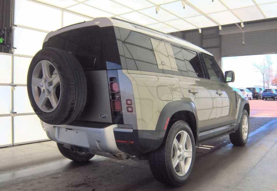 Land Rover Defender 2023