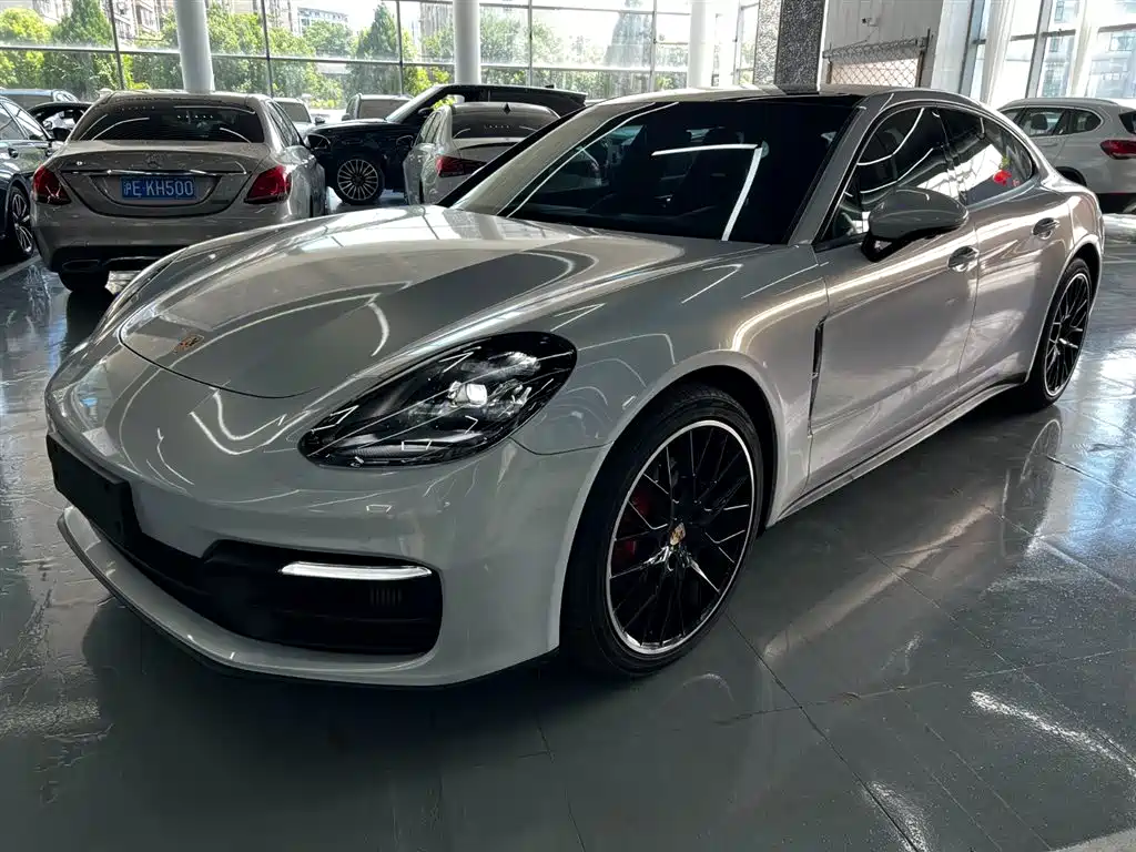 Porsche Panamera 2021