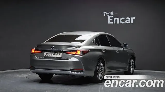 Lexus ES 2020