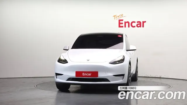 Tesla Model Y 2024