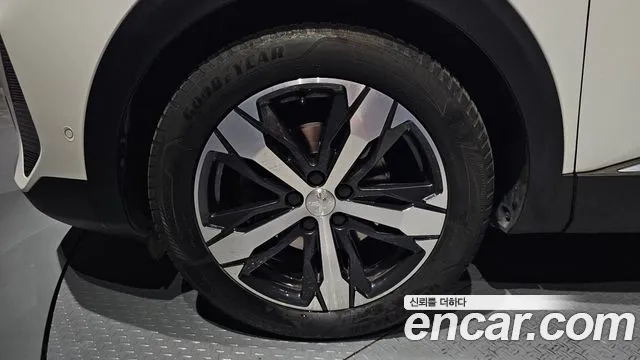 Peugeot 5008 2021