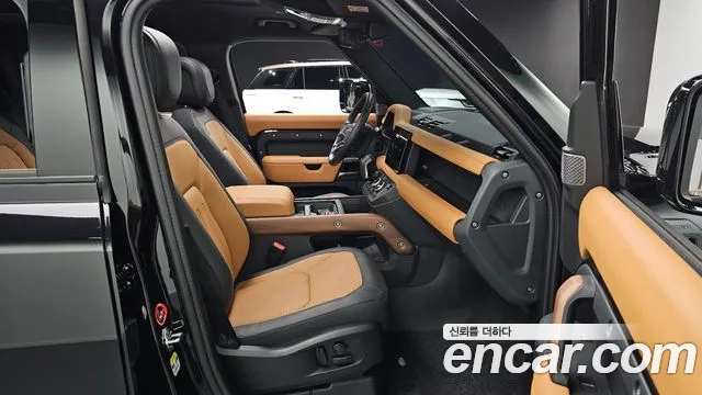 Land Rover Defender 2024
