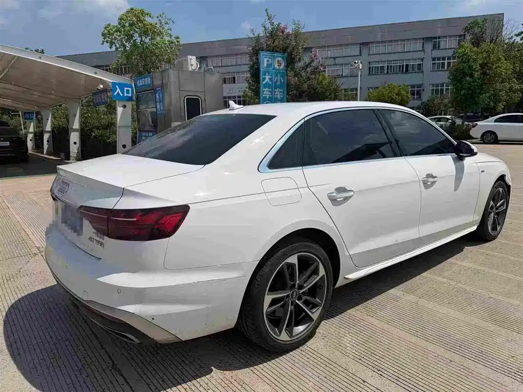 Audi A4 2023