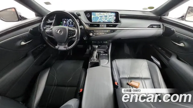 Lexus ES 2021