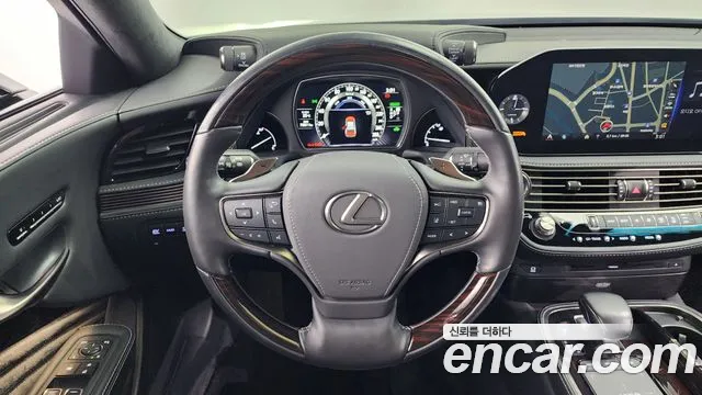Lexus LS 2021