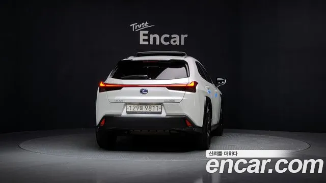 Lexus UX 2021
