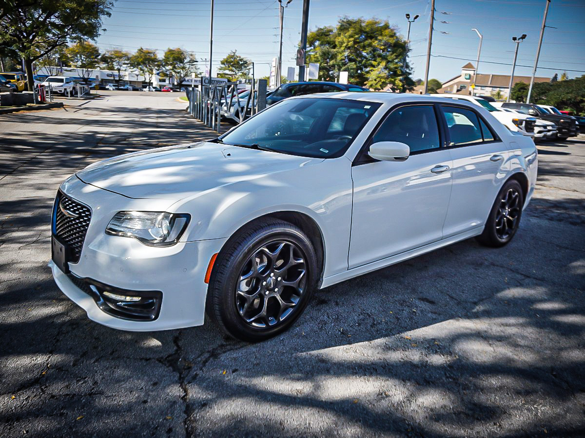 Chrysler 300 2023