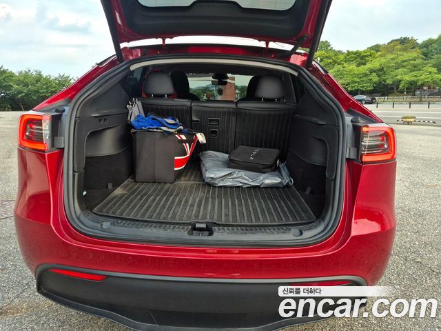 Tesla Model Y 2024
