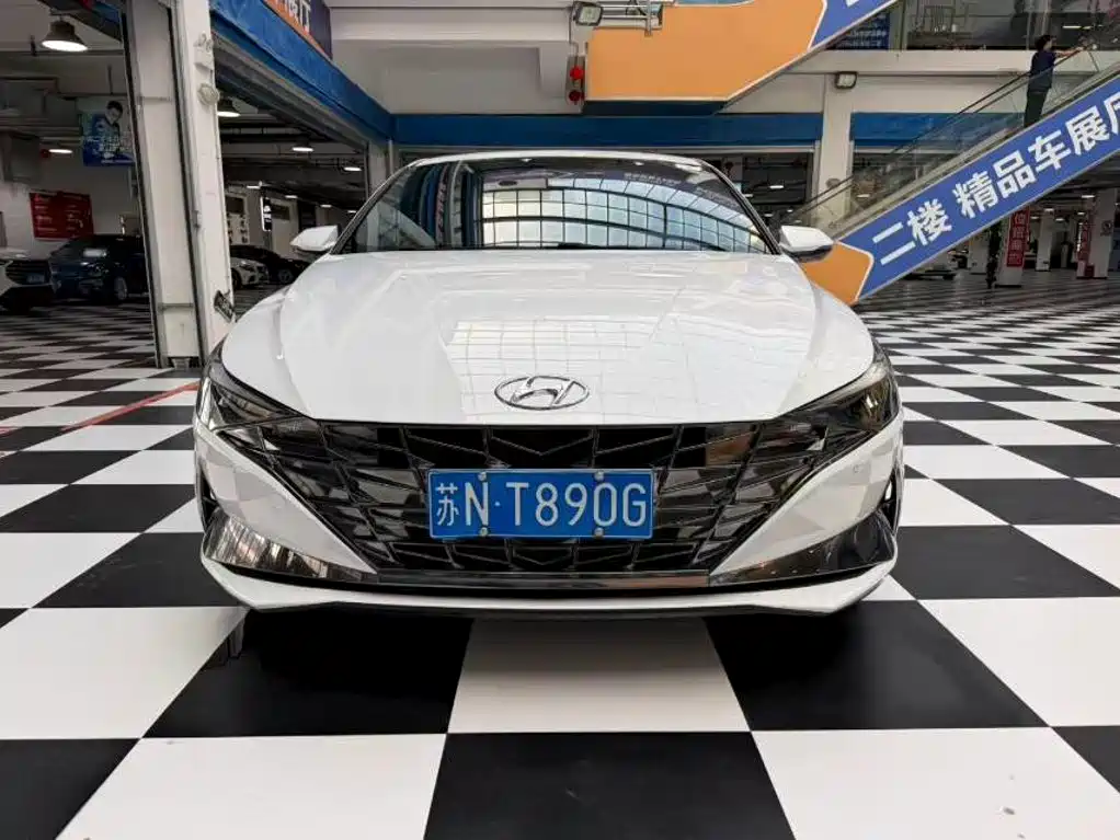 Hyundai Elantra 2022