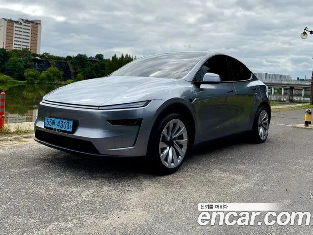 Tesla Model Y 2025