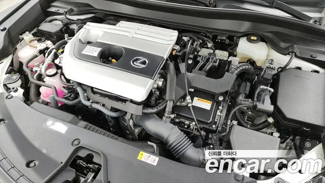 Lexus UX 2021